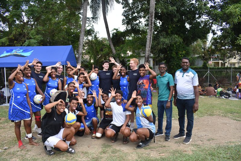 A Fijian netball squad and KFK volunteers celebrating with new balls